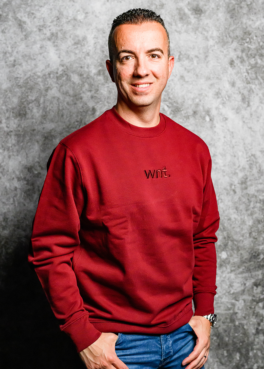 WNT Essential Sweater Burgundy